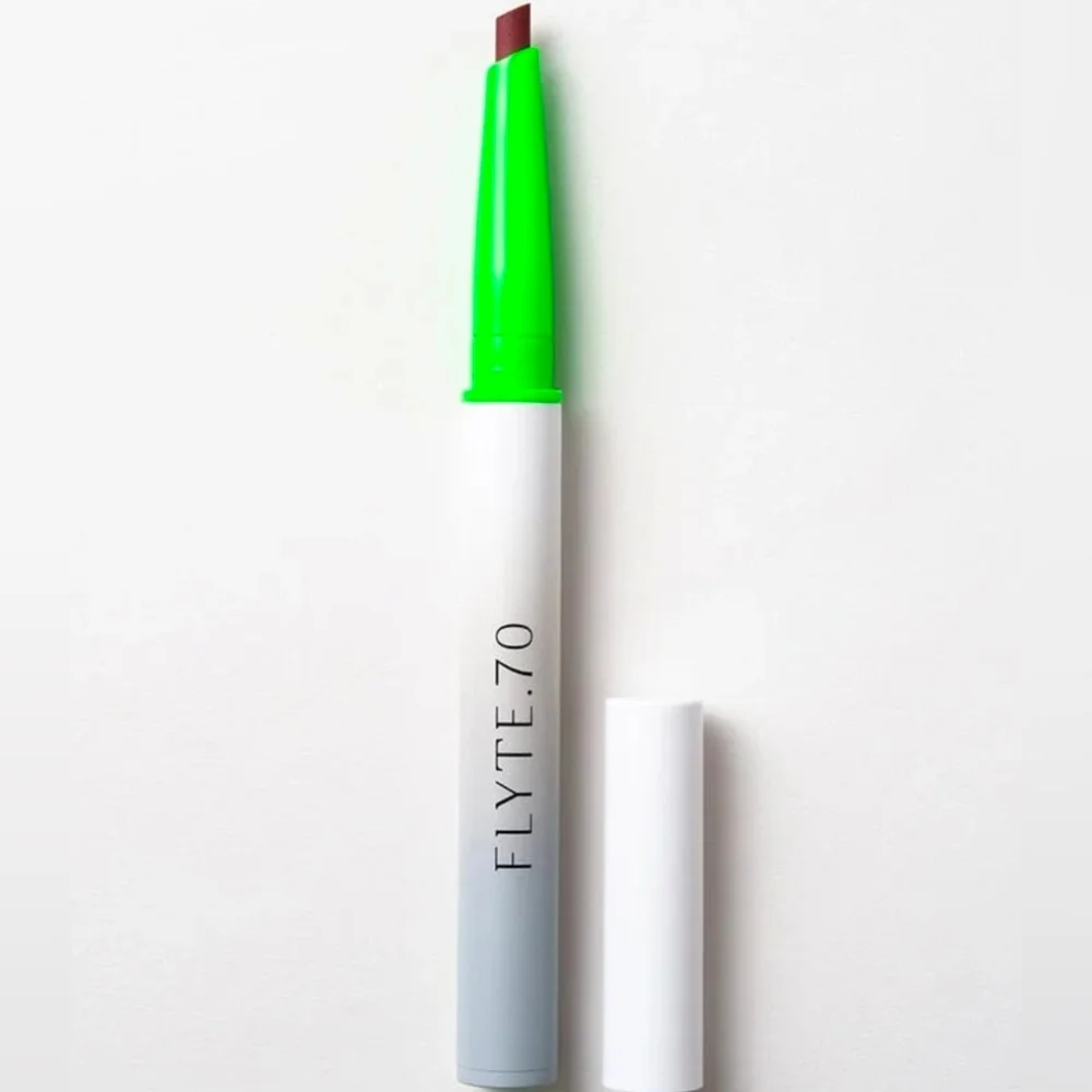 FLYTE.70 Chisled.Lip Lip Shaper In Fame